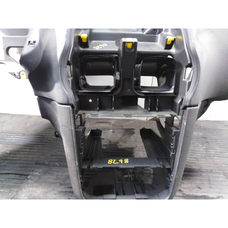 Recambio de salpicadero para opel corsa d cosmo referencia OEM IAM 13184102 092021294TSC P1-A3-36