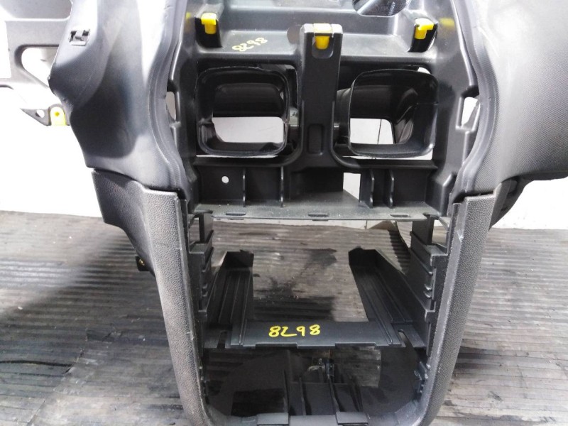 Recambio de salpicadero para opel corsa d cosmo referencia OEM IAM 13184102 092021294TSC P1-A3-36