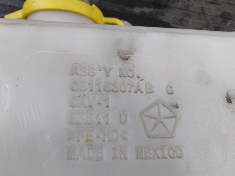 Recambio de deposito limpia para fiat freemont (345) lounge 4wd referencia OEM IAM 05116307AB  P2-B3-18