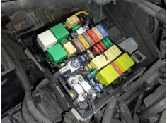 CAJA RELES / FUSIBLES 