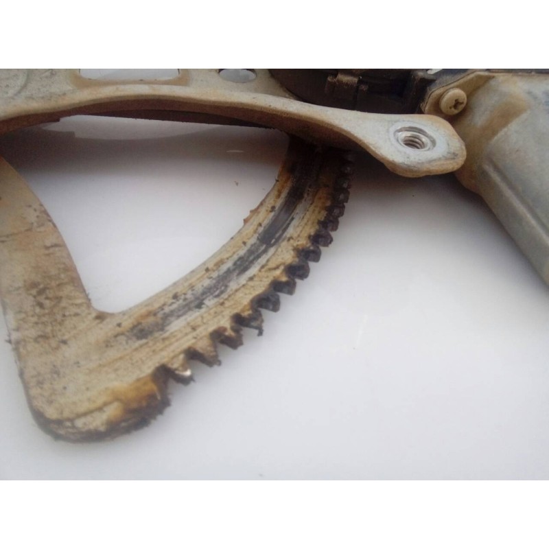 Recambio de elevalunas delantero derecho para toyota hilux (kun) double cab 4x4 referencia OEM IAM 698100K041  E2-B4-8-1