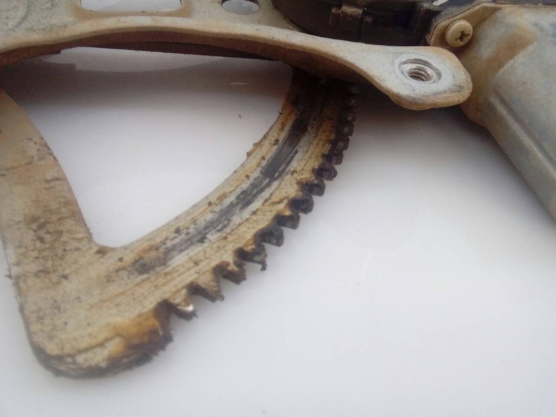 Recambio de elevalunas delantero derecho para toyota hilux (kun) double cab 4x4 referencia OEM IAM 698100K041  E2-B4-8-1