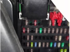 CAJA RELES / FUSIBLES 