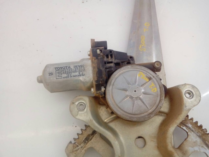 Recambio de elevalunas trasero derecho para toyota hilux (kun) double cab 4x4 referencia OEM IAM 698300K031 857200K020 E2-B4-8-1