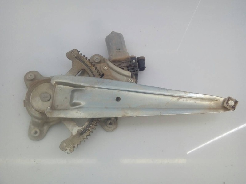 Recambio de elevalunas trasero izquierdo para toyota hilux (kun) double cab 4x4 referencia OEM IAM 698400K031 857100K020 E2-B4-8