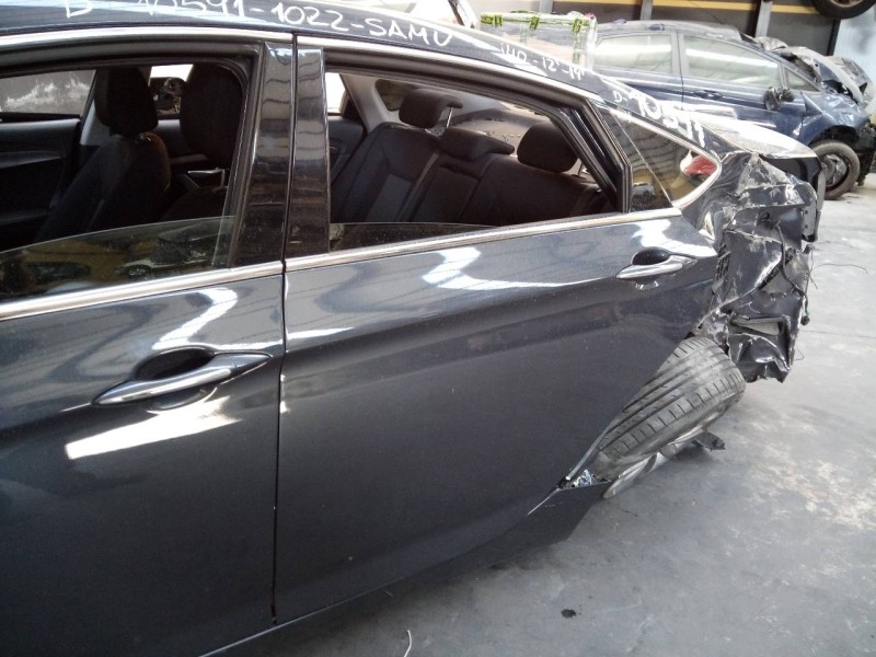 Recambio de puerta trasera izquierda para hyundai i40 style referencia OEM IAM   