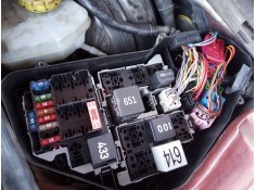 CAJA RELES / FUSIBLES 