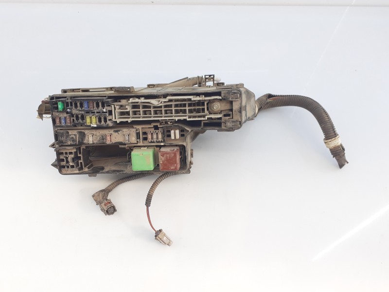 Recambio de caja reles / fusibles para toyota hilux (kun) double cab 4x4 referencia OEM IAM   E2-B4-26-2