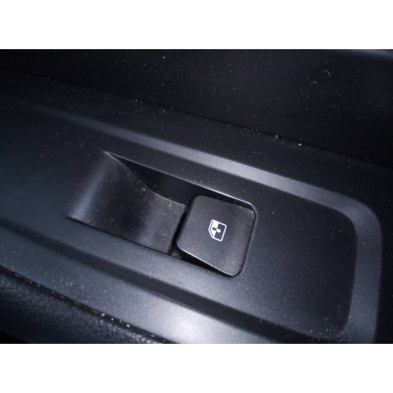 Recambio de mando elevalunas delantero derecho para hyundai i30 fastback tecno referencia OEM IAM   
