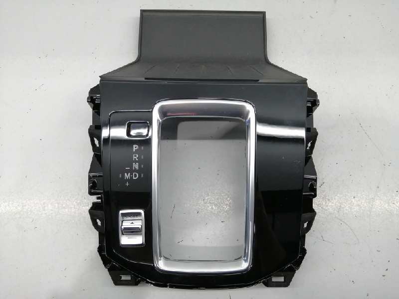 Recambio de consola central para mazda cx-5 zenith 2wd referencia OEM IAM   E3-B5-28-2