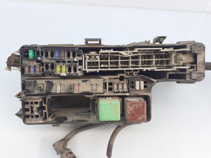 Recambio de caja reles / fusibles para toyota hilux (kun) double cab 4x4 referencia OEM IAM   E2-B4-26-2