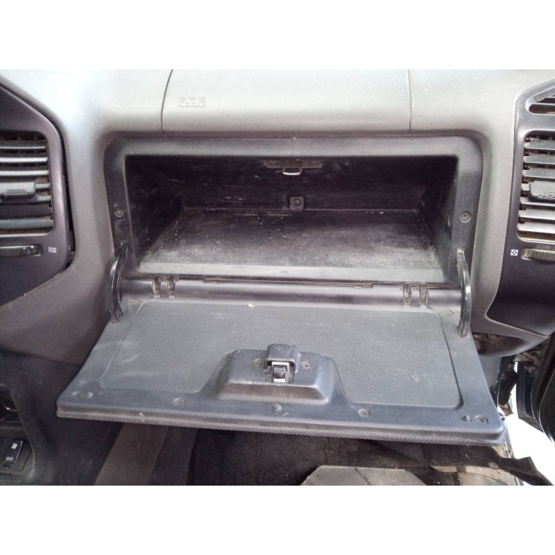 Recambio de guantera para mitsubishi montero (v60/v70) 2.5 tdi sahel (5-ptas.) referencia OEM IAM   
