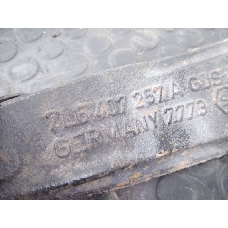Recambio de mangueta delantera izquierda para volkswagen touareg (7l6) tdi r5 referencia OEM IAM 7L6407257A  P1-A4-14