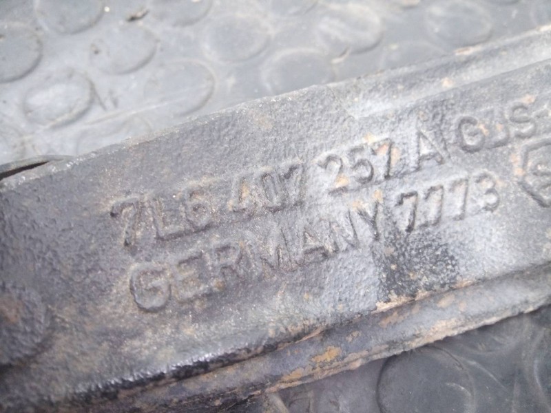 Recambio de mangueta delantera izquierda para volkswagen touareg (7l6) tdi r5 referencia OEM IAM 7L6407257A  P1-A4-14