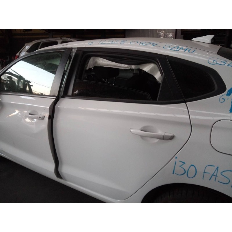 Recambio de puerta trasera izquierda para hyundai i30 fastback tecno referencia OEM IAM   