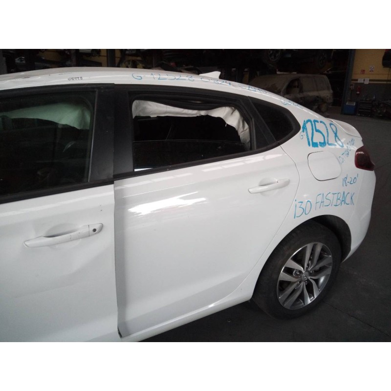 Recambio de puerta trasera izquierda para hyundai i30 fastback tecno referencia OEM IAM   