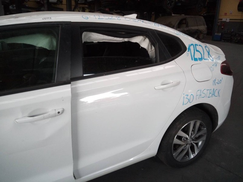 Recambio de puerta trasera izquierda para hyundai i30 fastback tecno referencia OEM IAM   