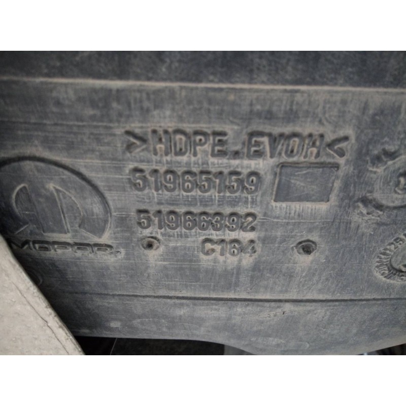 Recambio de deposito combustible para jeep renegade limited 4wd referencia OEM IAM 51965159  