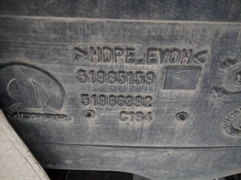 Recambio de deposito combustible para jeep renegade limited 4wd referencia OEM IAM 51965159  