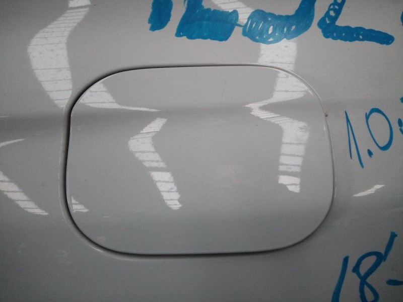 Recambio de tapa exterior combustible para hyundai i30 fastback tecno referencia OEM IAM   