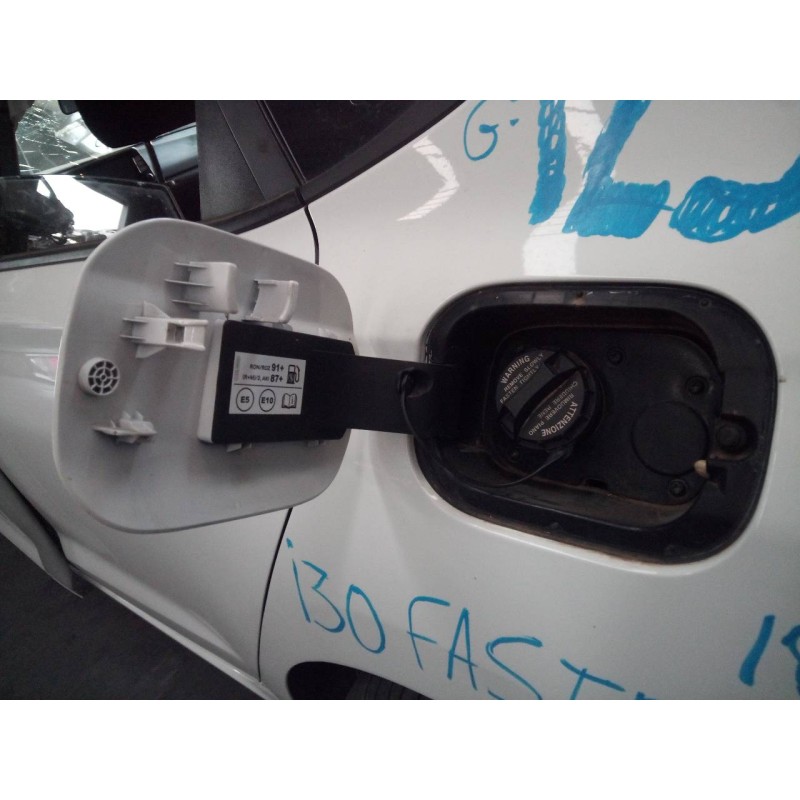 Recambio de tapa exterior combustible para hyundai i30 fastback tecno referencia OEM IAM   