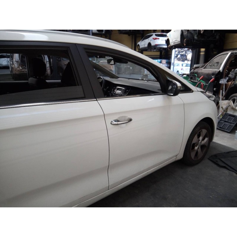 Recambio de puerta delantera derecha para kia carens ( ) drive referencia OEM IAM   