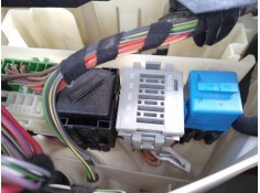 CAJA RELES / FUSIBLES 