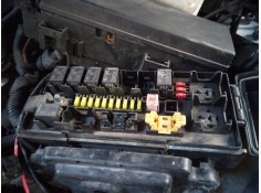 CAJA RELES / FUSIBLES 