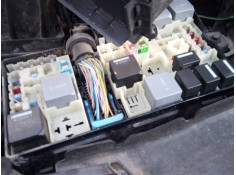 CAJA RELES / FUSIBLES 