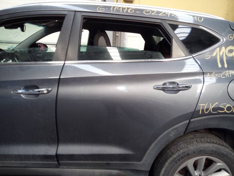 Recambio de puerta trasera izquierda para hyundai tucson essence 2wd referencia OEM IAM   