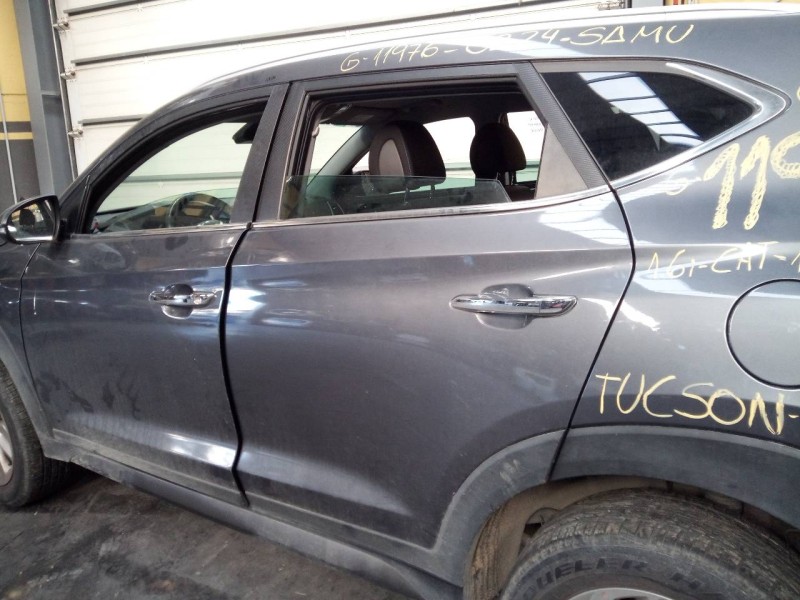 Recambio de puerta trasera izquierda para hyundai tucson essence 2wd referencia OEM IAM   