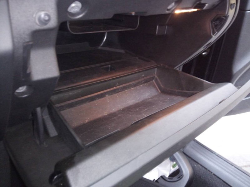 Recambio de guantera para volvo v40 momentum referencia OEM IAM   