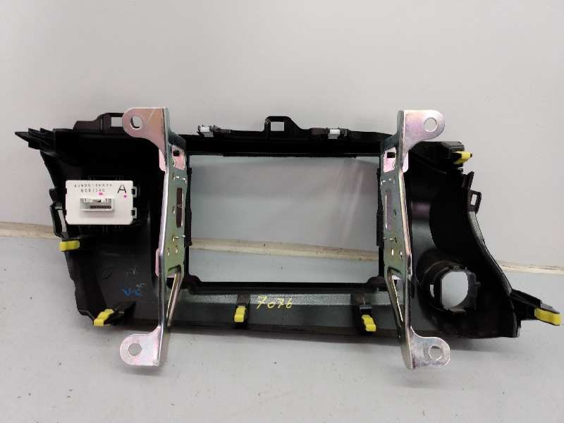 Recambio de salpicadero para toyota hilux (kun) referencia OEM IAM 55420KK140 839500K030 E3-B2-10-2