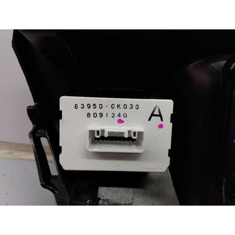 Recambio de salpicadero para toyota hilux (kun) referencia OEM IAM 55420KK140 839500K030 E3-B2-10-2