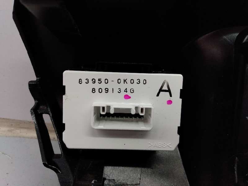 Recambio de salpicadero para toyota hilux (kun) referencia OEM IAM 55420KK140 839500K030 E3-B2-10-2