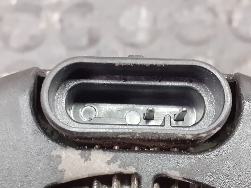 Recambio de alternador para ssangyong rodius xdi limited referencia OEM IAM A6651540302  P3-A4-25-5