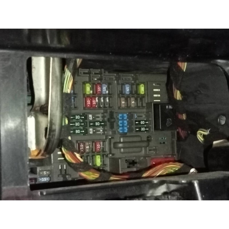 Recambio de caja reles / fusibles para bmw serie 1 berlina (e81/e87) 118i limited sport edition referencia OEM IAM   