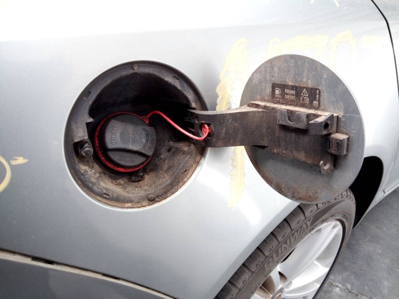 Recambio de tapa exterior combustible para opel insignia berlina edition referencia OEM IAM   