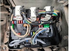 CAJA RELES / FUSIBLES 