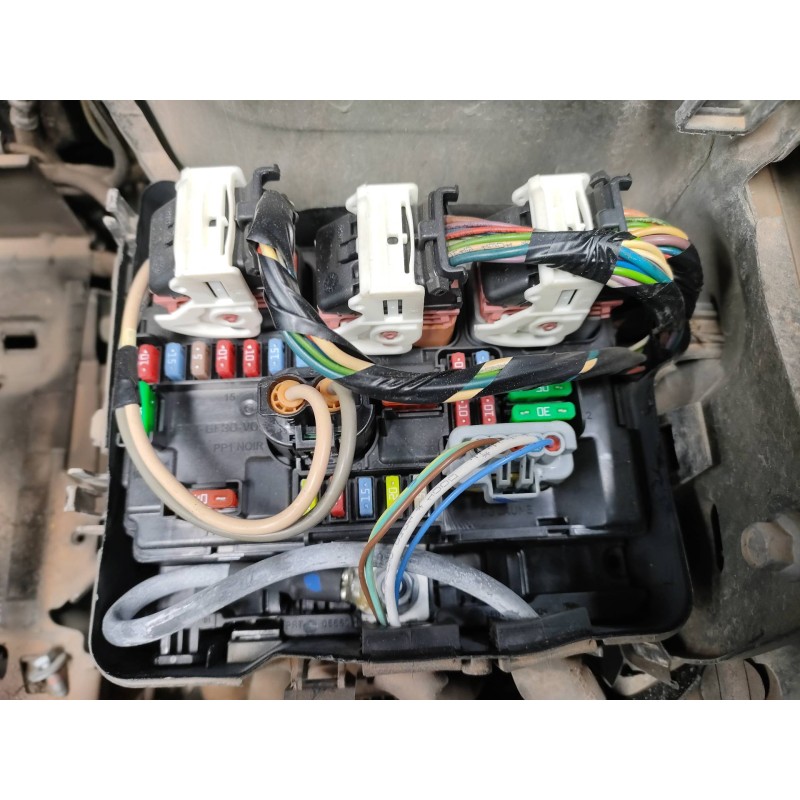 Recambio de caja reles / fusibles para citroën c3 exclusive referencia OEM IAM   