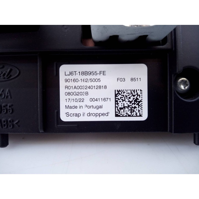 Recambio de sistema navegacion gps para ford kuga st-line referencia OEM IAM LJ6T18B955FE 901601625005 E3-B3-40-4