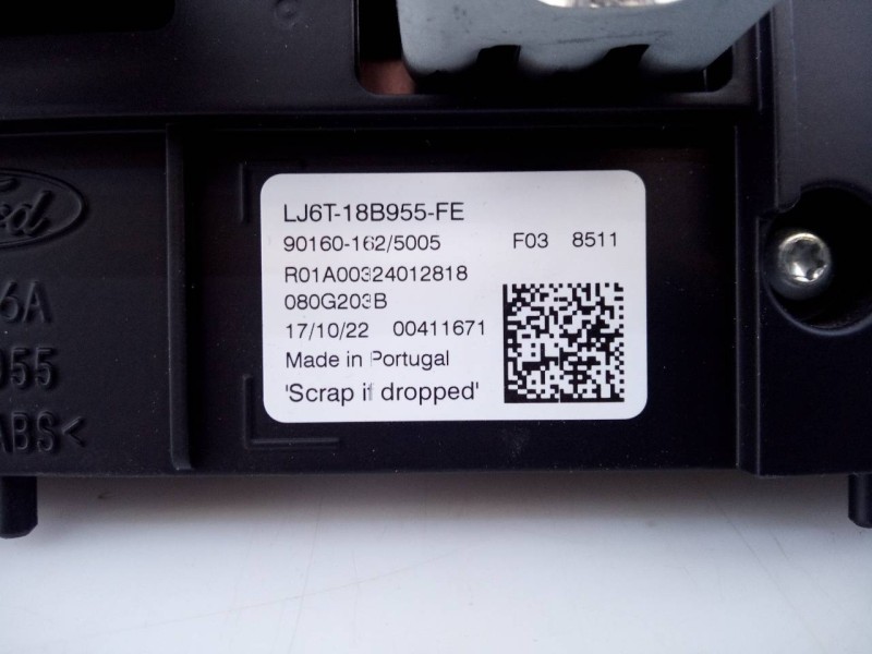 Recambio de sistema navegacion gps para ford kuga st-line referencia OEM IAM LJ6T18B955FE 901601625005 E3-B3-40-4