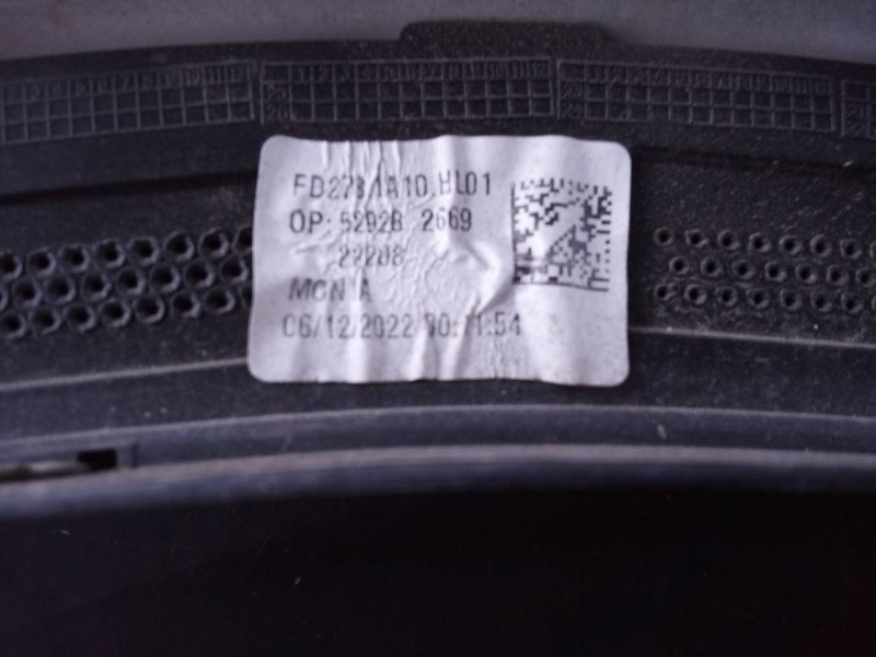 Recambio de aletin trasero izquierdo para ford kuga st-line referencia OEM IAM 529282669  P2-B3-17