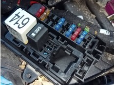 CAJA RELES / FUSIBLES 