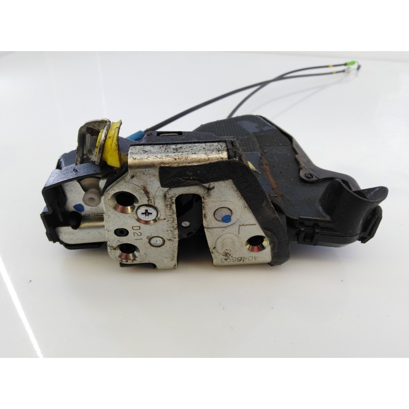 Recambio de cerradura puerta delantera izquierda para toyota auris sol referencia OEM IAM 6904042241  E2-B4-15-1