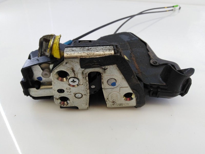 Recambio de cerradura puerta delantera izquierda para toyota auris sol referencia OEM IAM 6904042241  E2-B4-15-1