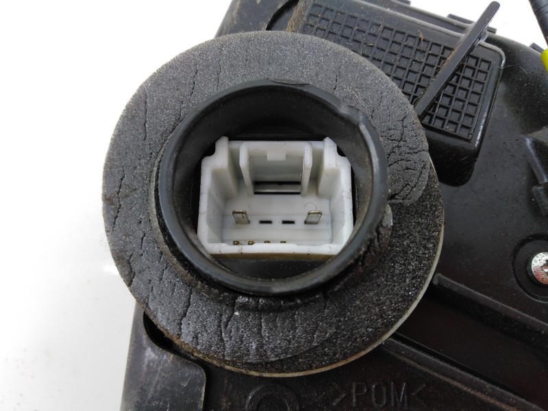 Recambio de cerradura puerta delantera izquierda para toyota auris sol referencia OEM IAM 6904042241  E2-B4-15-1