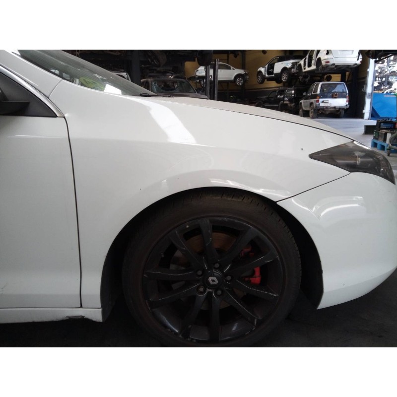 Recambio de aleta delantera derecha para renault laguna coupe gt referencia OEM IAM   