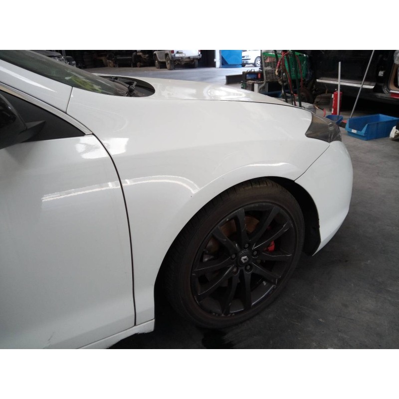 Recambio de aleta delantera derecha para renault laguna coupe gt referencia OEM IAM   