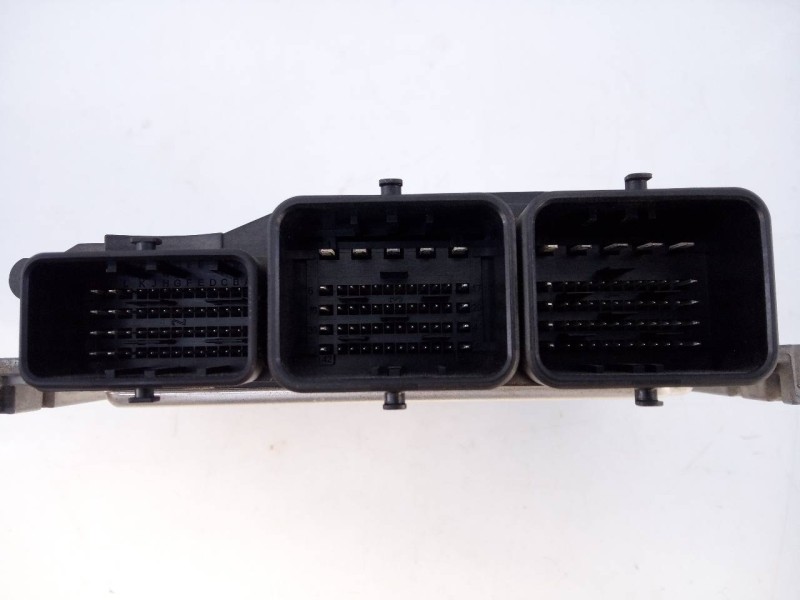 Recambio de centralita motor uce para citroën c4 lim. seduction referencia OEM IAM 9677031180 0281017862 E3-B2-34-3